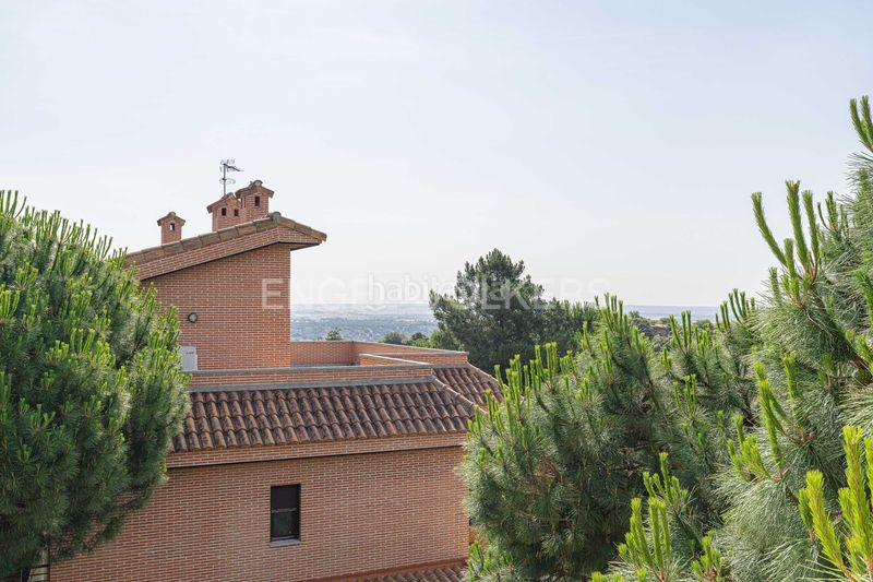 Foto a5b3f04f-815e-4d7a-bd74-e94e6ff5929a. Casa amb calefacció aparcament piscina a Pino Alto-Navarredonda Valdemorillo