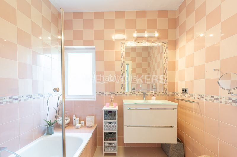 Foto b73924f7-2d5a-4424-b53f-7157842f86ae. Casa amb calefacció aparcament piscina a Pino Alto-Navarredonda Valdemorillo