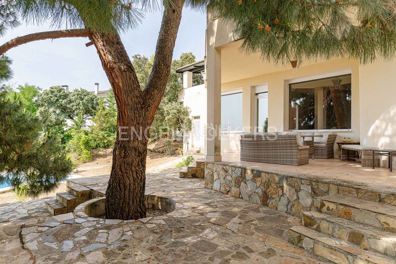 Foto f091f765-a926-4426-a24a-acefc9720f05. Casa amb calefacció aparcament piscina a Pino Alto-Navarredonda Valdemorillo