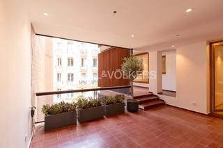 Apartament  José ortega y gasset. Exclusiva propiedad recién renovada con terraza en el corazón de