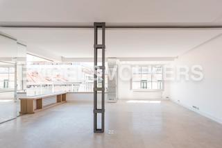 Alquiler Apartamento en Recoletos. Lujoso piso con terraza y parking  en recoletos en alquiler