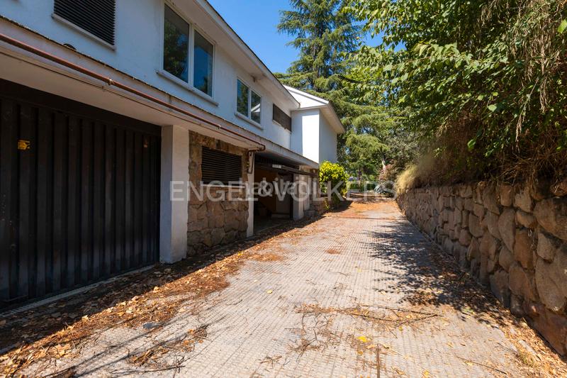 Foto 3f241dae-d023-43cd-b6fd-67635d0c740a. Maison avec chauffage parking piscine dans Somosaguas Pozuelo de Alarcón