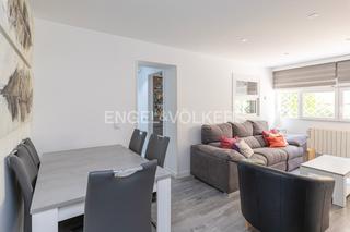 Apartament  Calle de gomeznarro, bajo derecha. Coqueto piso de cuatro dormitorios en canillas