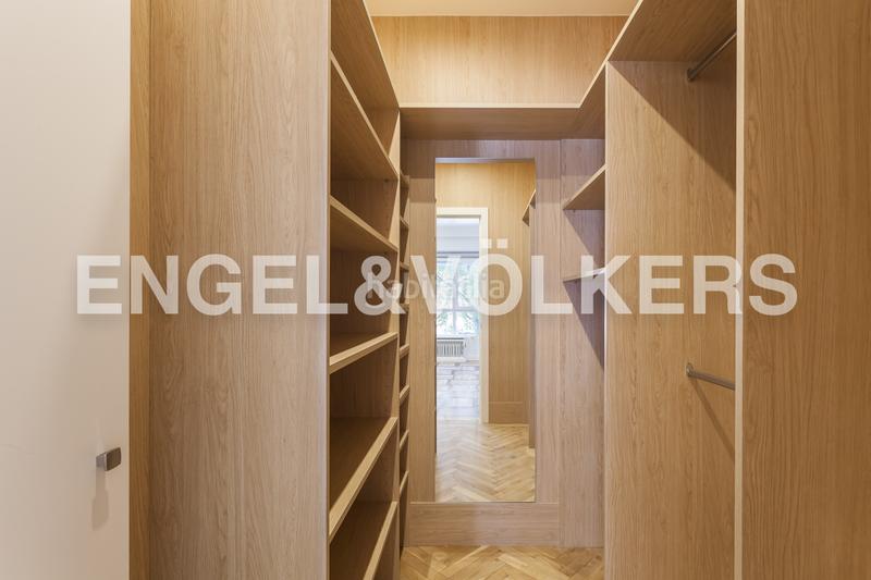 Foto 70a0e1da-2c4b-48f1-a0c1-24b3cd9d3f7a. Lloguer apartament amb calefacció aparcament a Almagro Madrid