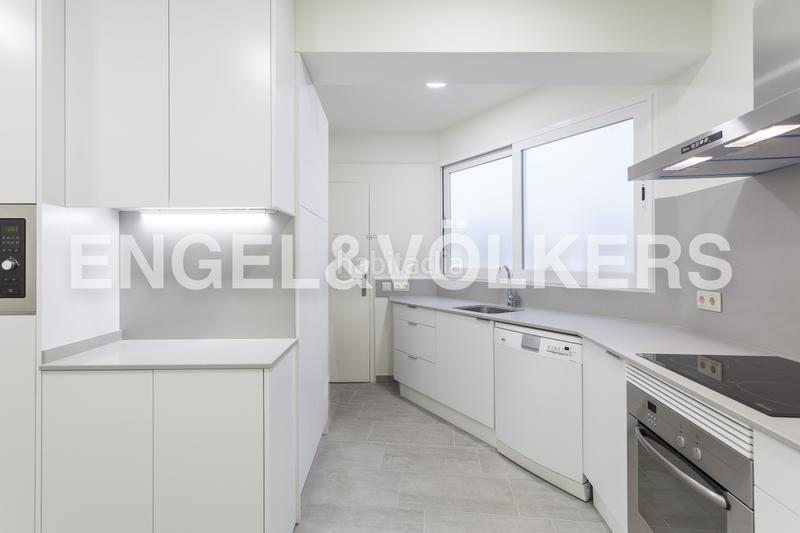 Foto b5c82113-7f96-4009-ae5b-bc2bdbf7bfc0. Lloguer apartament amb calefacció aparcament a Almagro Madrid