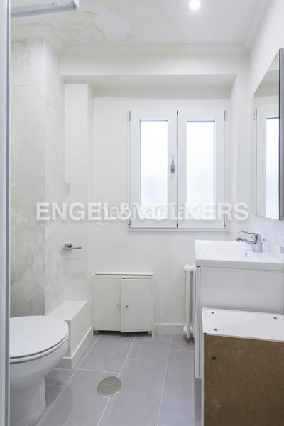 Foto f83f52b1-a92f-459f-b7b9-01bf61c9eb10. Lloguer apartament amb calefacció aparcament a Almagro Madrid