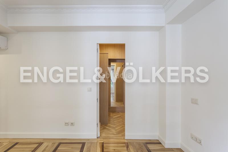 Foto 4240f3c8-4c85-4ea8-912d-8ce50a294bb2. Miete appartement mit heizung parking in Almagro Madrid