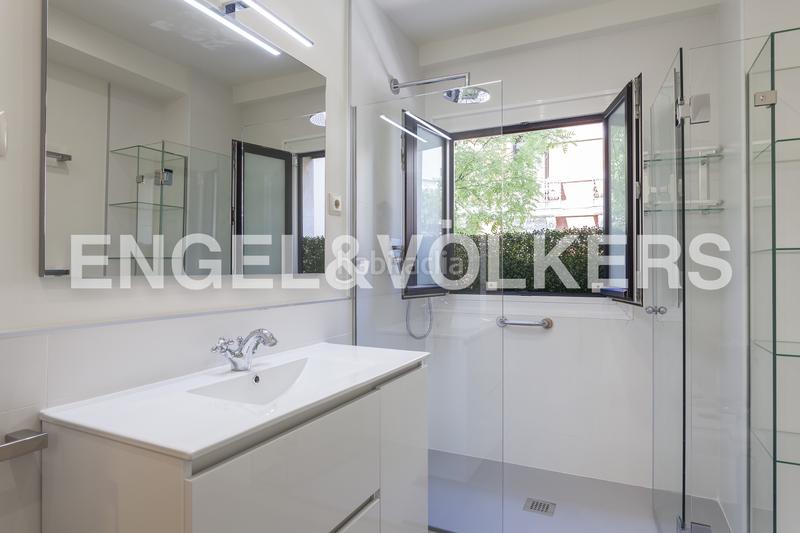 Foto cb64a5d8-3bf8-4cbf-9e43-5489be5b7db7. Rent apartment with heating parking in Almagro Madrid