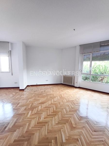 Foto b9a32f2e-52ec-4fb2-ba79-7d05d3a77a5e. Affitto duplex con riscaldamento parcheggio piscina in Madrid
