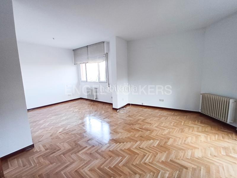 Foto 6efbd310-348d-49c5-9b23-ab12439c36cb. Location duplex avec chauffage parking piscine dans Madrid