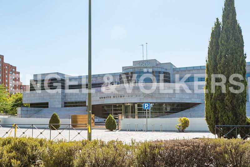Foto 80e2d8ed-866c-4cab-adc6-b89d08c48f7e. Miete zweistöckige wohnung mit heizung parking pool in Madrid
