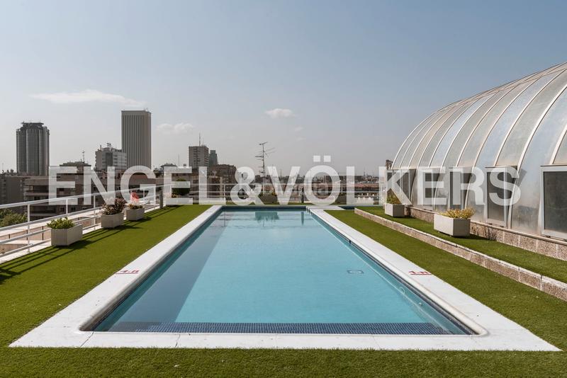 Foto 72e41651-6d92-4482-96cc-a065d7bde87d. Alquiler apartamento  de corta estancia amueblado en eurobuilding 2, con piscina en Madrid