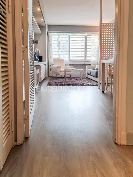 Foto 7819e3f6-f051-4cfe-9c05-10cd0273f414. Alquiler apartamento  de corta estancia amueblado en eurobuilding 2, con piscina en Madrid