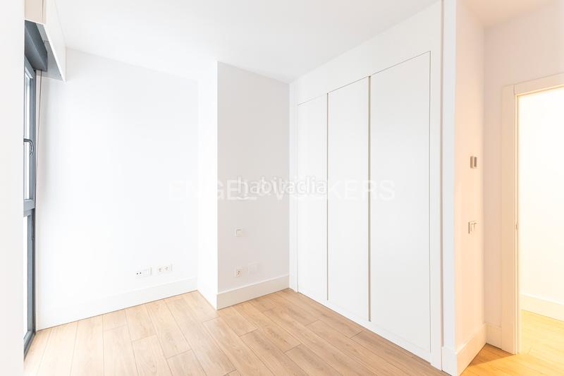 Foto 5195df12-573d-4f7f-ade2-d68f062f5b83. Apartament amb calefacció piscina a Argüelles Madrid