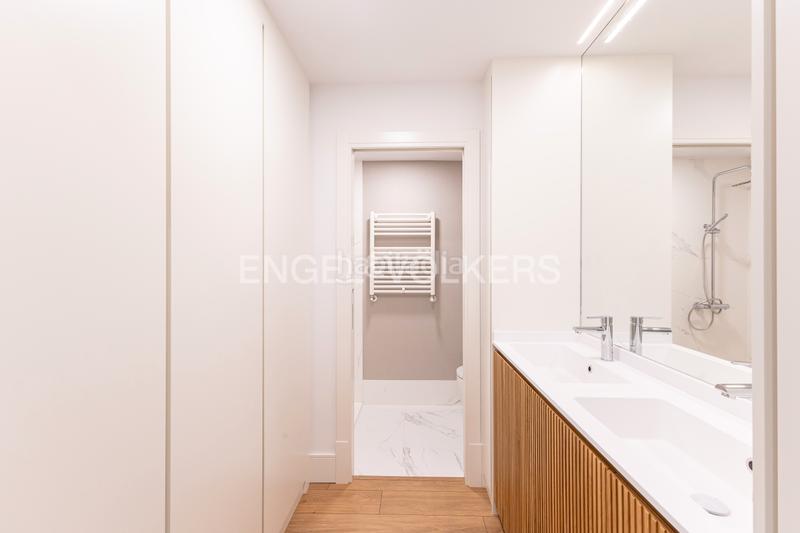 Foto 71d9967a-5279-4d52-953f-8458a96a3fd1. Apartament amb calefacció piscina a Argüelles Madrid
