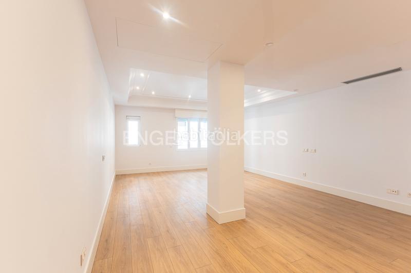 Foto 8a60bdab-07cc-4732-835c-23fe95e6cd65. Apartament amb calefacció piscina a Argüelles Madrid