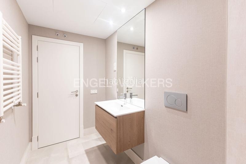 Foto b3a2c695-fb0b-445b-89b0-0d8d5bb5ffaa. Apartament amb calefacció piscina a Argüelles Madrid
