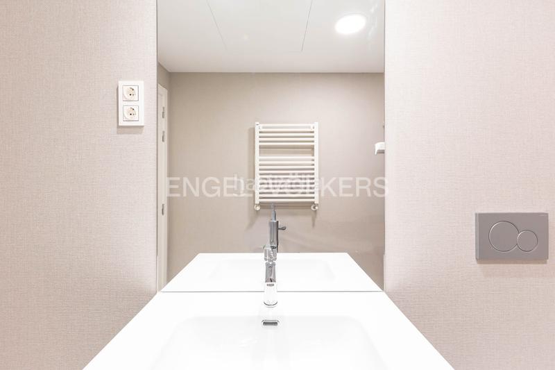 Foto b5067dd8-6e26-4a32-9d1d-bf6d74f42882. Apartament amb calefacció piscina a Argüelles Madrid