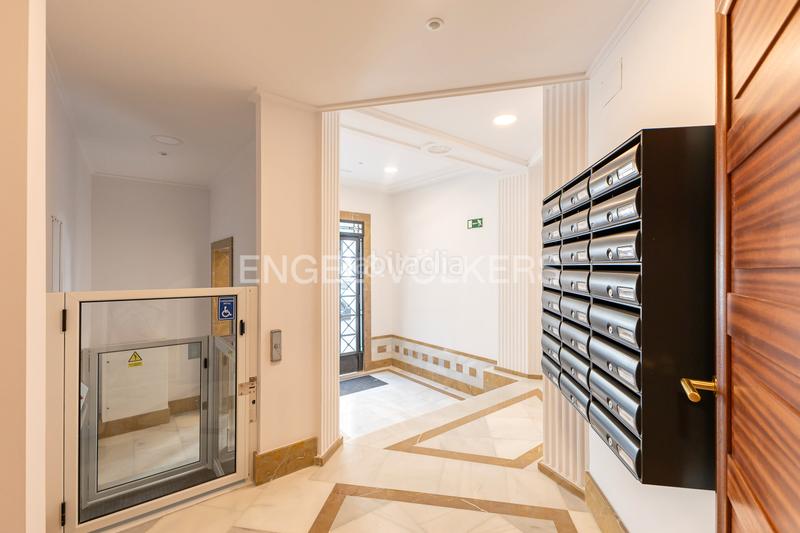 Foto d76e06e9-9bcd-4259-9281-fc94cef5ab53. Apartament amb calefacció piscina a Argüelles Madrid