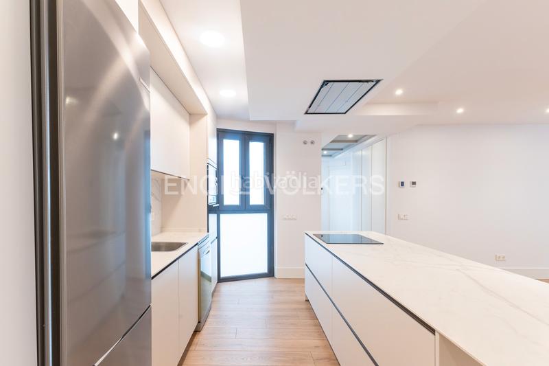 Foto f8812bc9-4755-407b-aa07-395a43237104. Apartament amb calefacció piscina a Argüelles Madrid