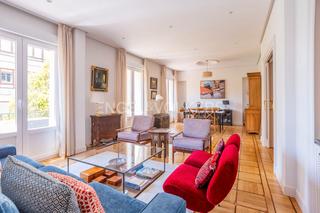 Apartament a Gaztambide. Magnífica vivienda con 8 balcones en chamberí