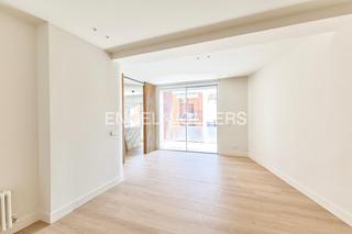 Apartamento  Calle de josé abascal. Exclusiva vivienda luminosa con terraza en pleno corazón de alma