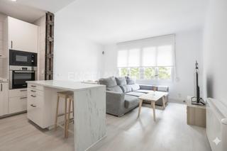Alquiler Apartamento en Embajadores-Lavapiés. En alquiler amplio y luminoso piso de 4 dormitorios y 3 baños, u