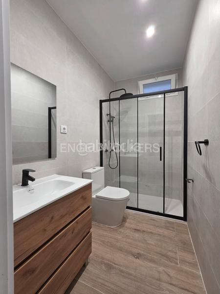 Foto 1b93ce0c-4926-42a8-922b-74c3ad2e2bc8. Alquiler apartamento en alquiler amplio y luminoso piso de 4 dormitorios y 3 baños, ubicado a pocos metros del museo reina sofía en Madrid