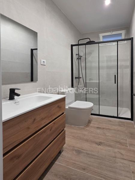 Foto 5dbfd141-518d-4b4f-9841-81ba83d421fe. Alquiler apartamento en alquiler amplio y luminoso piso de 4 dormitorios y 3 baños, ubicado a pocos metros del museo reina sofía en Madrid