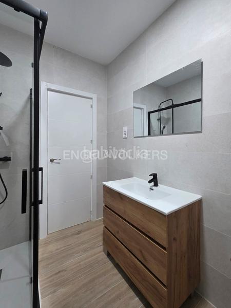 Foto 5e7c951c-615e-4e89-92ae-852b217ad5c2. Alquiler apartamento en alquiler amplio y luminoso piso de 4 dormitorios y 3 baños, ubicado a pocos metros del museo reina sofía en Madrid
