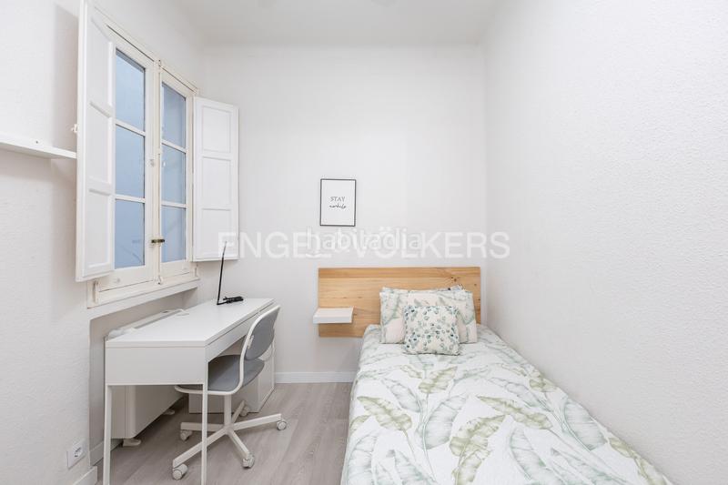 Foto c6fcd391-a258-4f37-9c17-c25700af909f. Alquiler apartamento en alquiler amplio y luminoso piso de 4 dormitorios y 3 baños, ubicado a pocos metros del museo reina sofía en Madrid