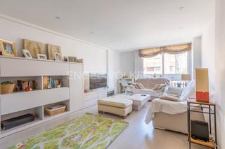 Apartament  Calle de la estrella polar. Piso reformado con garaje en estrella