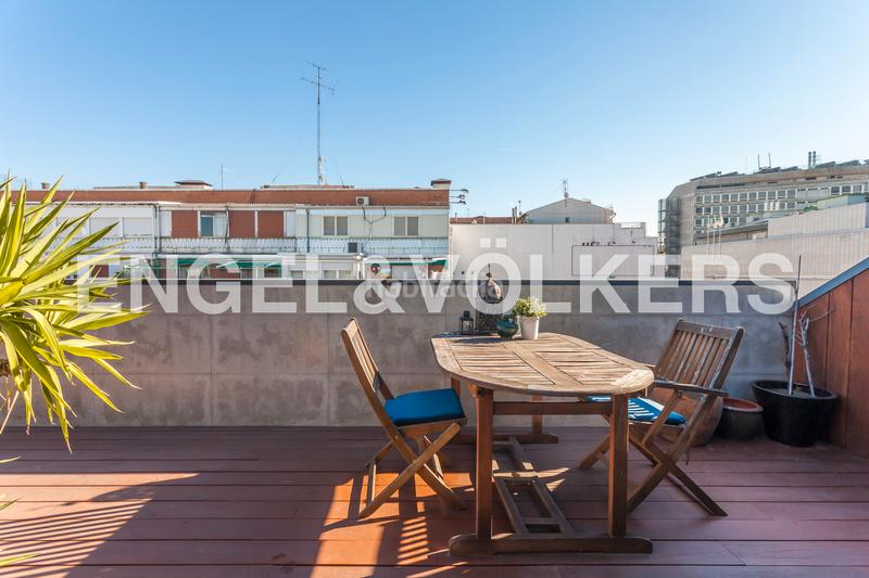 Foto 6d2907d0-1f1b-487c-a8f2-fb11160e6e25. Ático  con terraza de 23 m2 en chamberí en Gaztambide Madrid