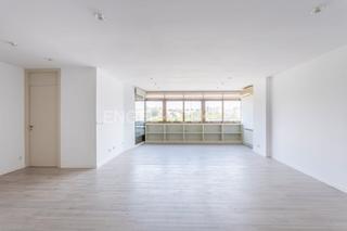 Alquiler Apartamento en Castellana. Piso de 4 dormitorios en el barrio de salamanca
