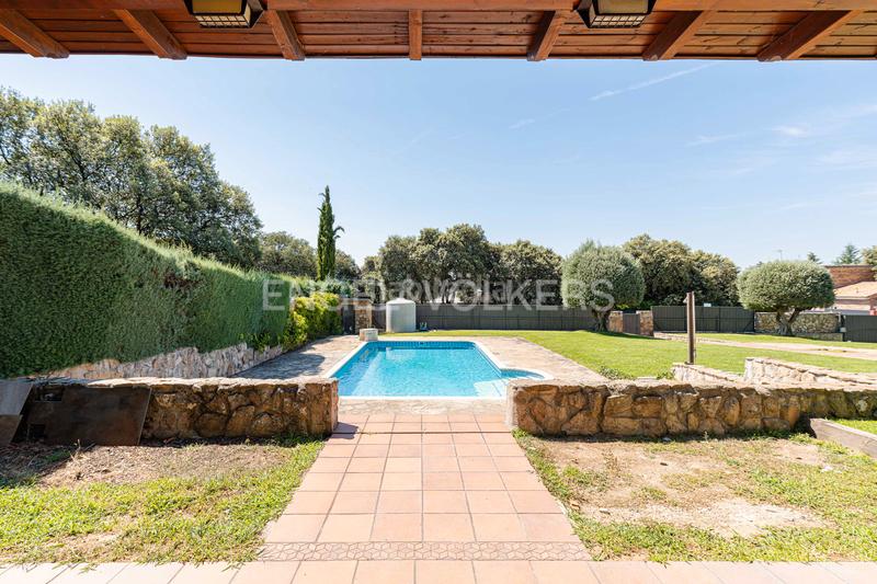 Foto 07612c09-730a-487a-acc5-c6660f4ad47e. Casa con riscaldamento parcheggio piscina in Navalquejigo-Los Arroyos Escorial (El)