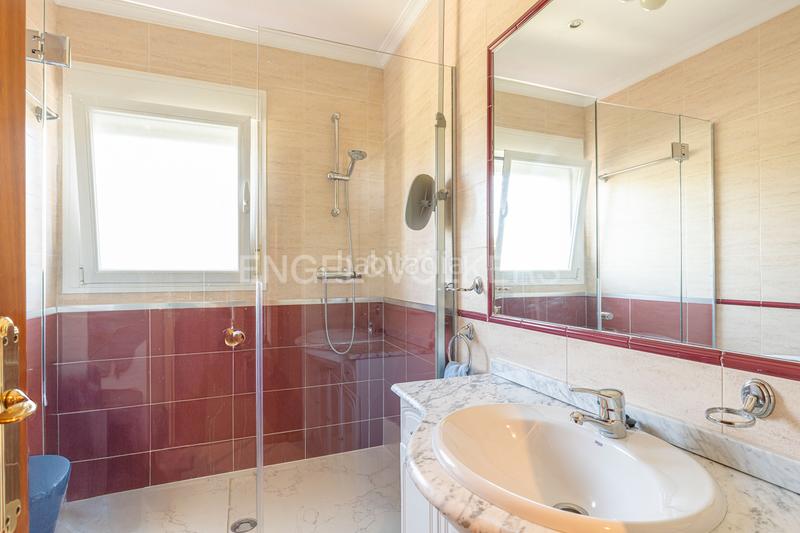 Foto 7970e73a-bdf0-4e30-aa21-342172932fa5. Casa con riscaldamento parcheggio piscina in Navalquejigo-Los Arroyos Escorial (El)