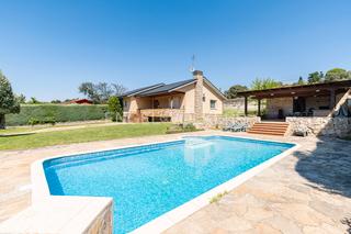 House in Navalquejigo-Los Arroyos. Espectacular chalet independiente