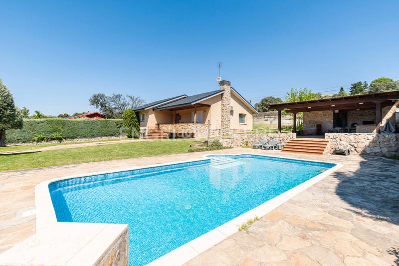 Foto c014a380-024f-44cd-b66a-c538a5a05a42. Casa con riscaldamento parcheggio piscina in Navalquejigo-Los Arroyos Escorial (El)