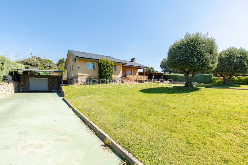 Foto f3cde418-81af-4904-b86c-151c631f6bf4. Casa con riscaldamento parcheggio piscina in Navalquejigo-Los Arroyos Escorial (El)