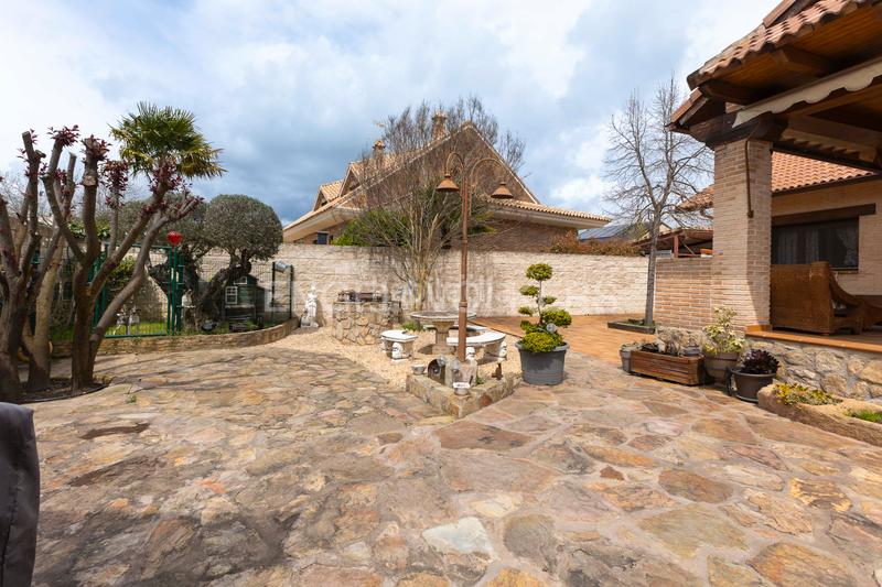 Foto 003c3b2a-7253-435b-8285-f33751df9e9a. Casa amb calefacció aparcament piscina a Soto del Real