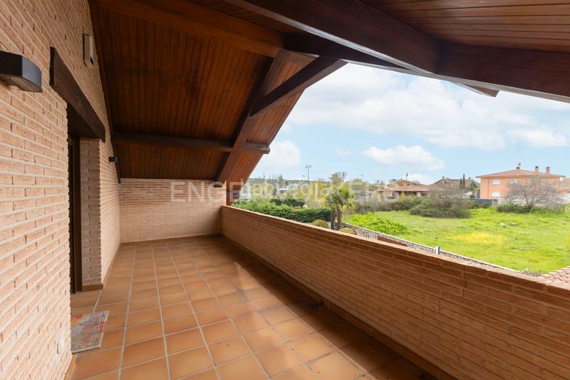 Foto 4520624e-4189-4748-9f3d-c16a6108c52d. Casa amb calefacció aparcament piscina a Soto del Real