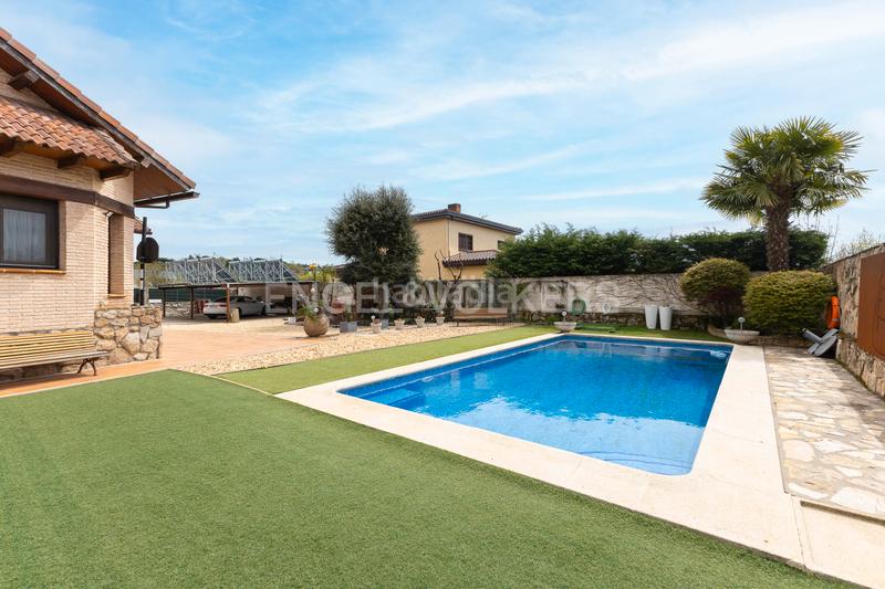 Foto 4dea9ab0-a81d-4f00-891b-3bc4aecbbc53. Casa amb calefacció aparcament piscina a Soto del Real