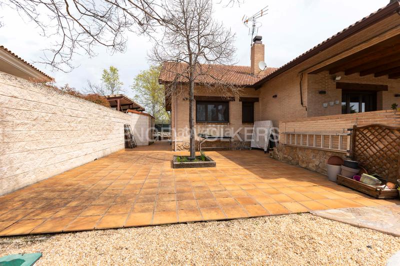 Foto 5ac395a0-f435-40dd-83e1-e78fce48c50f. Casa amb calefacció aparcament piscina a Soto del Real