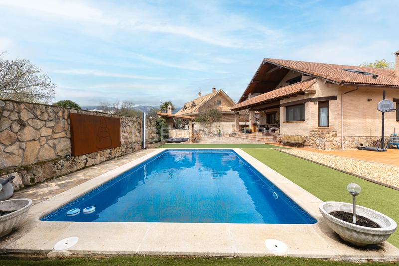 Foto 9293f7e6-d01e-4524-bb61-b87e31949ea4. Casa amb calefacció aparcament piscina a Soto del Real