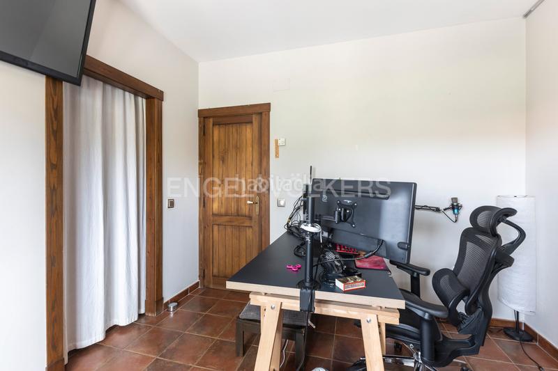 Foto cca2e3f1-4c5f-43a9-ab60-4183dbd2814e. Casa amb calefacció aparcament piscina a Soto del Real