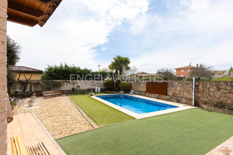 Foto e51b9d64-2cfa-4a9f-93e3-27d976914095. Casa amb calefacció aparcament piscina a Soto del Real