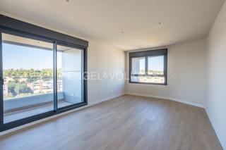Alquiler Apartamento en Imperial. Piso de 3 dormitorios con terraza en madrid río