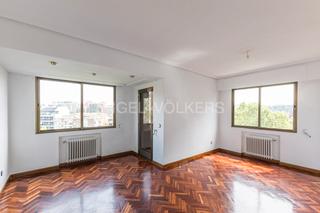 Alquiler Apartamento en Prosperidad. Tranquilidad y cómoda  2 dormitorios amplios con terraza y parki