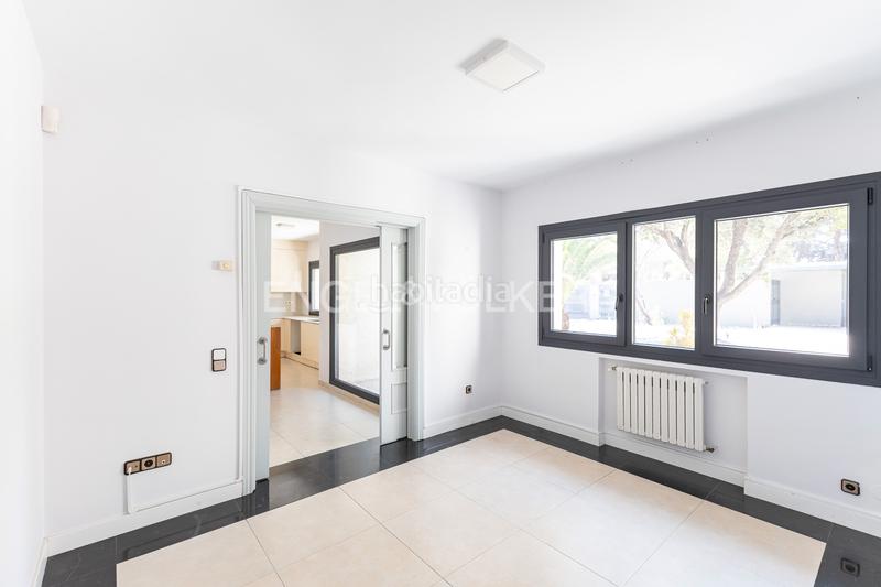 Foto 01e0a5a3-8557-4c63-b2bd-d2d70602a32e. Affitto casa con riscaldamento parcheggio piscina in La Moraleja