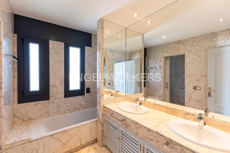 Foto 571d092e-e50d-44cc-95c0-213f2977be8a. Affitto casa con riscaldamento parcheggio piscina in La Moraleja